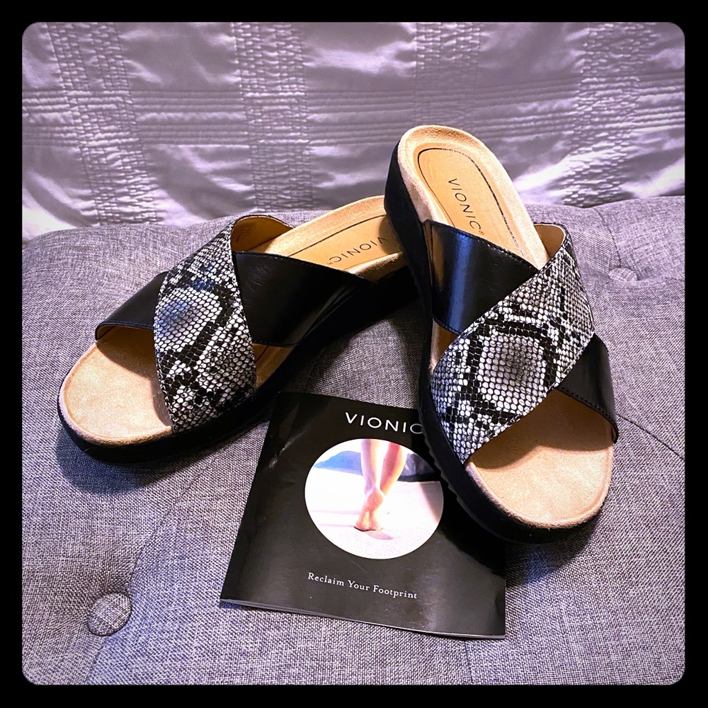 😎 BN Vionic Black & Snake Leather Slides 9.5 😎